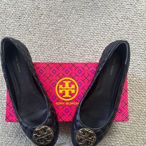 Never Worn!!Tory Burch Perfect Black and Gold Quilted Ballet Flats